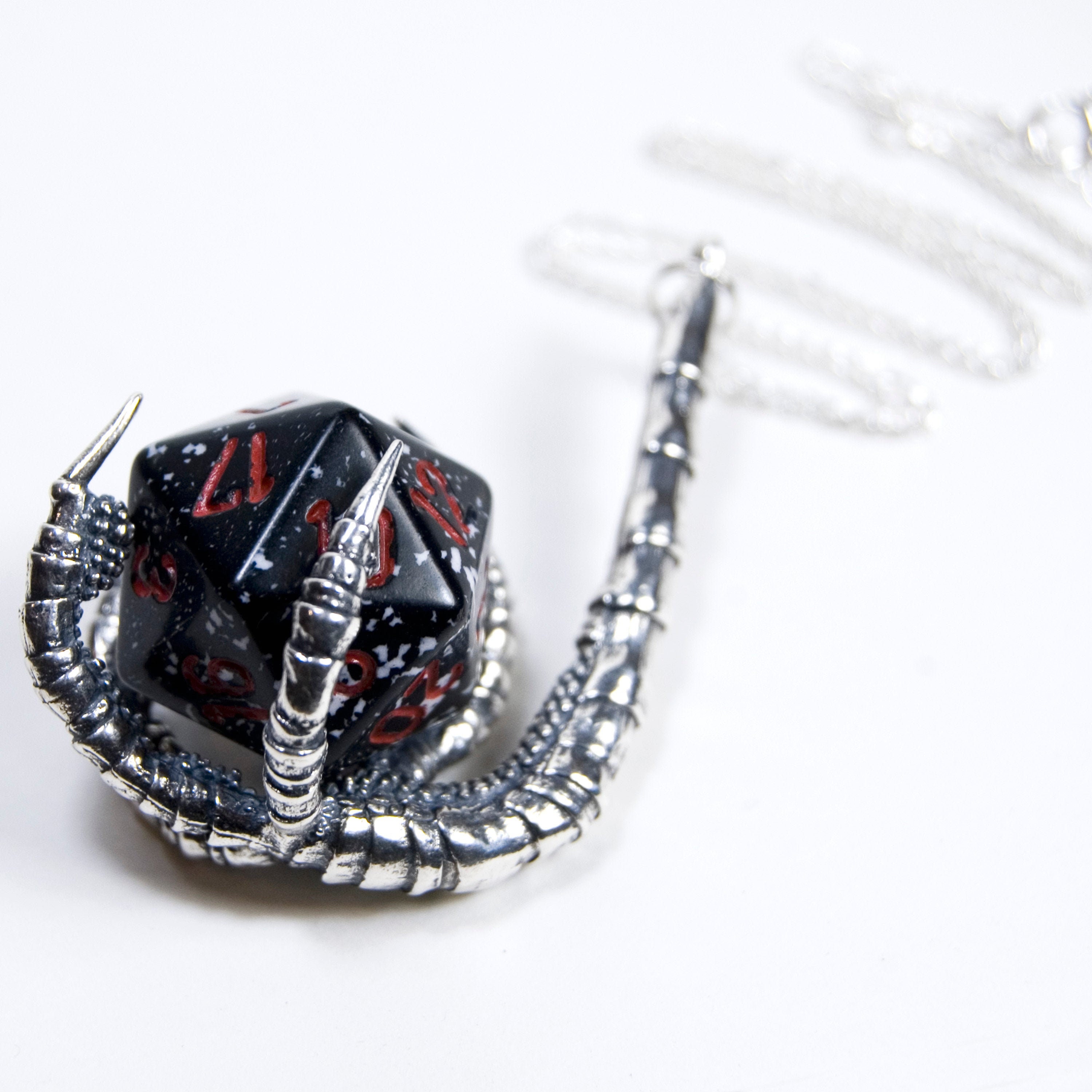 D20 captured necklace with dragon head clasp – DragonClaw ChainMaille