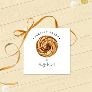 Etiqueta de regalo de pan fresco con pasas, etiqueta de comida recién horneada, etiqueta hecha en casa con amor, plantilla de Corjl editable e imprimible / Marfil y dorado 3344 GT