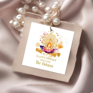 Diwali-cadeaukaartje, bewerkbare aquarel gouden Diya Indiase desi feestelijke partij Goodie Tag bijlage kaart Corjl sjabloon | Ivoor en goud 3457 GT