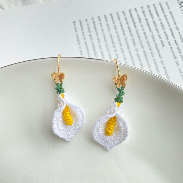 Boucles d’oreilles en fleurs De Lys Au crochet, Boucles d’oreilles En Lys Calla, Boucles d’oreilles Calla Lily à main, Boucles d’oreilles en fleurs Amigurumi Calla Lily, Boucles d’oreilles faites à la main