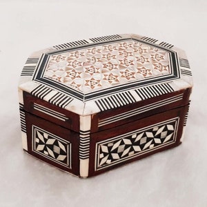 Vintage hand made hexagonal Moroccan Marquetry trinket box, decorated in mother of pearl, wooden jewellery box, trinket box, gift-12.2cm