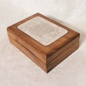 Jolie boîte à bijoux/cartes rectangulaire en bois décorée d'un motif reine de cœur en métal - 11,5 cm de long