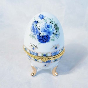 Vintage Rose gemusterte Keramik eiförmige Schmuckschatulle, blau, weiß und grün mit goldfarbenen Füßen und Mitte 10cm-Vintage Sammlerstück