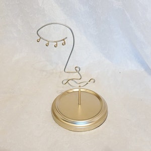 Vintage gold metal jewellery stand, beautiful eye & lip design with 4 eyelash hooks with tray base-21cm tall