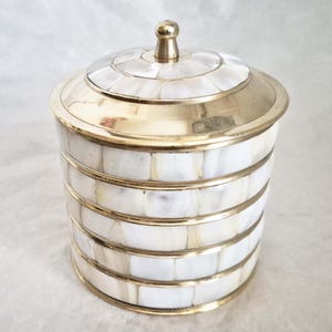 Vintage Mother of Pearl Trinket Pot, Brass Moroccan Decor (9.5cm)