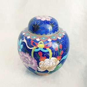 Attraktives Cloisonné-Ingwerglas aus Japan, verziert mit einem blau, rosa, grün, rot, gelb und gold emaillierten Blumenmuster-10cm