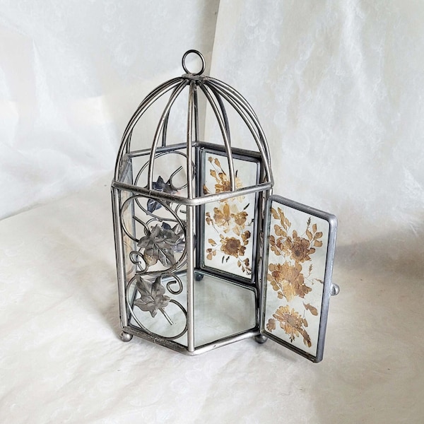 cage à oiseaux vintage hexagonale en métal argenté, belle conception de feuille avec des panneaux de verre de fleurs pressées sur les côtés - supports 21cm