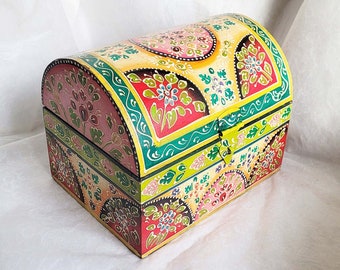 Hand Painted Mango Wood Trinket Chest, Indian Floral Design (19.7cm)