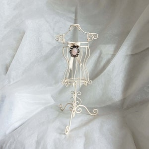 Vintage beige metal mannequin jewellery stand, pretty wire dress design with 14 hooks for hanging jewellery with floral centrepiece-38cm