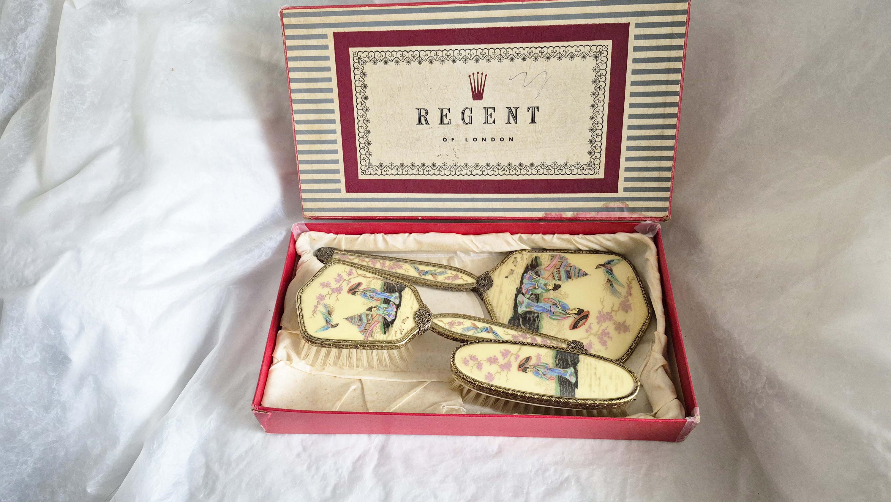 Regent Set Vanity - Etsy UK Table Dressing London of Vintage LAW 