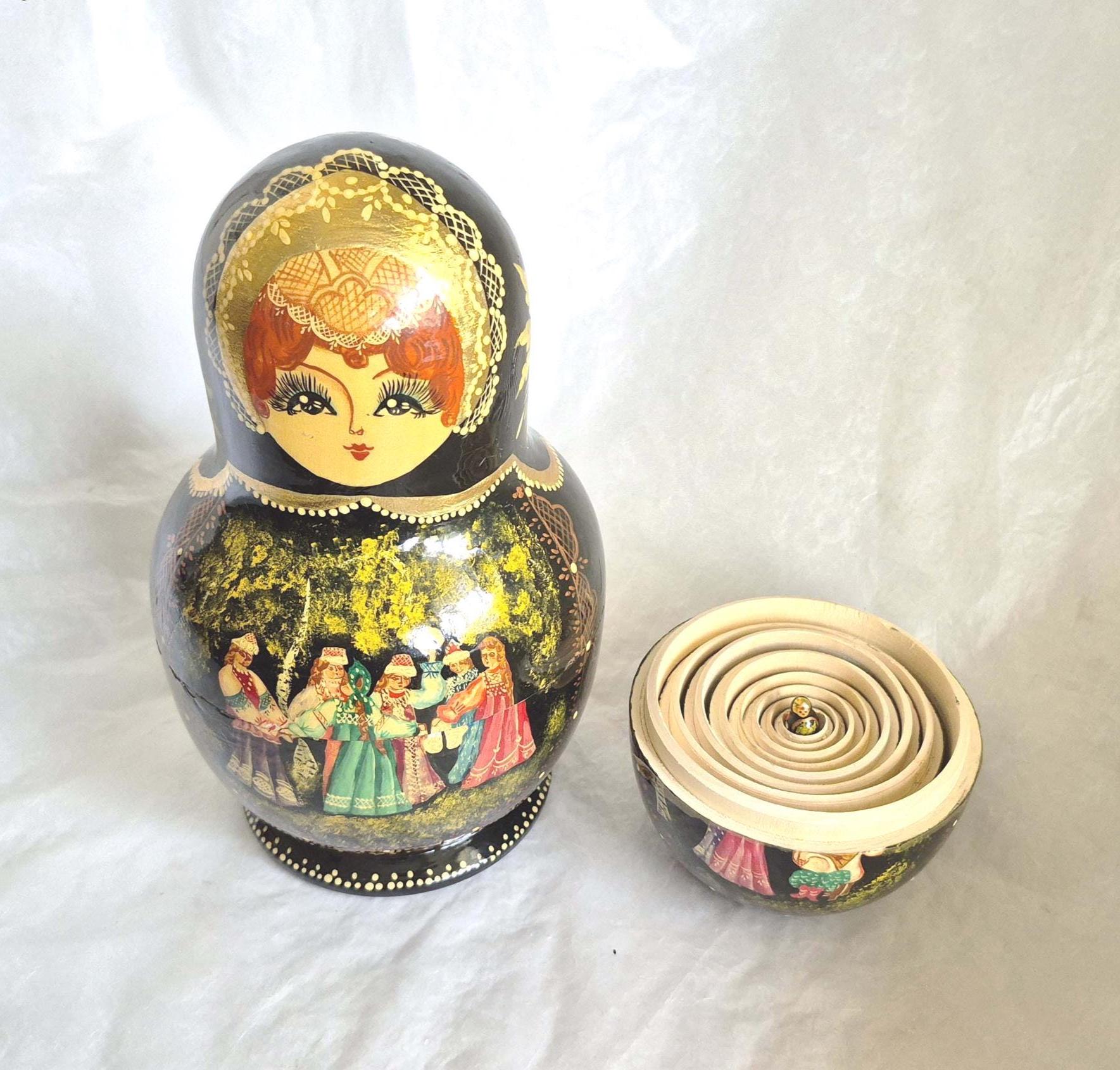 Anciennes Poupées Russes Matriochkas – 9 Pièces En Bois Peint à La Main – Vintage