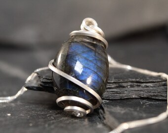 Blue Flash Labradorite Pendant, Silver Wire Jewelry, Wire Wrapped Labradorite, Cadeau Noel Jewellery, Wire Wrapping, Gift for Her