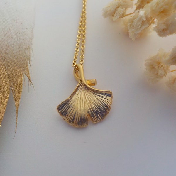 Collier fleur de ginkgo, collier minimaliste, collier rhodium plaqué or, collier fleur, collier ginkgo biloba