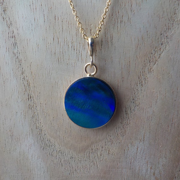 collier Opal aurora synthetique, collier aurore boréale, collier opal bleue, collier laiton doré