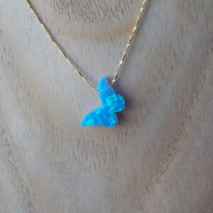 Blaue Opal Schmetterling Halskette, Opal Halskette, blaue Opal Halskette, Schmetterling Halskette, vergoldete Halskette