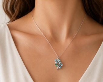 Daisy Necklace, Stainless steel necklace with flower pendant,  Women's fine chain necklace
