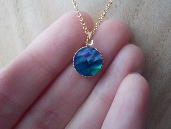Collier ammolite bleue, collier gemstone, collier pierre ammolite, collier minimaliste, collier plaqué or