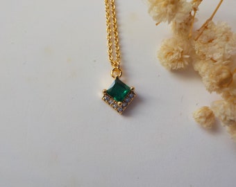 minimalist necklace, emerald necklace, raw emerald necklace, emerald pendant, gemstone pendant