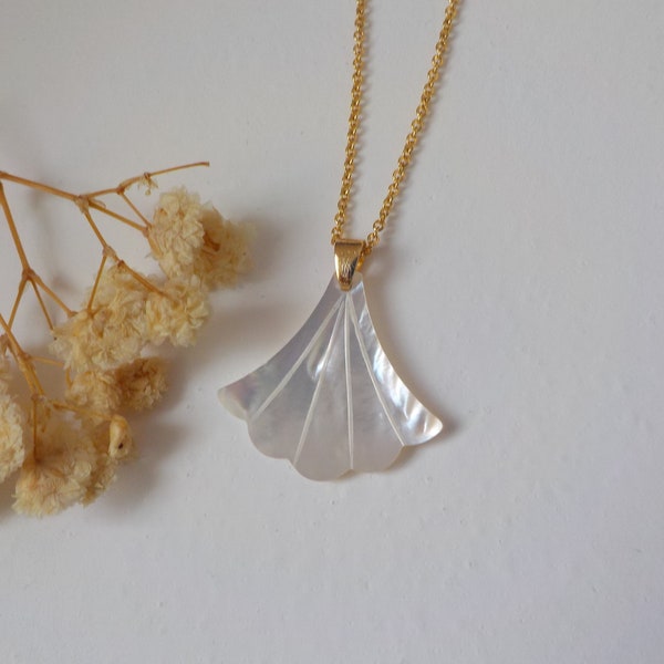 collier nacre, collier minimaliste, collier plaqué or, collier mother of pearl, collier nacre éventail, collier éventail