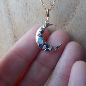 minimalistische Mondkette, minimalistische Opalkette, Opalmondkette, Mondkette, Opalkette, vergoldete Halskette