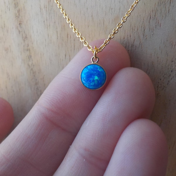 Collier minimalist opal synthétique bleu, collier opal bleu, collier plaqué or