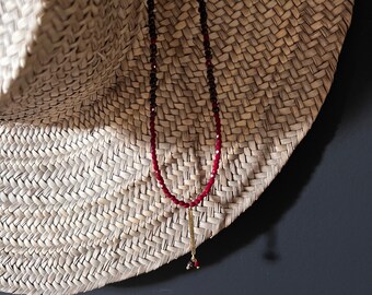 Pendant necklace in brown coconut beads and vermilion red Czech beads