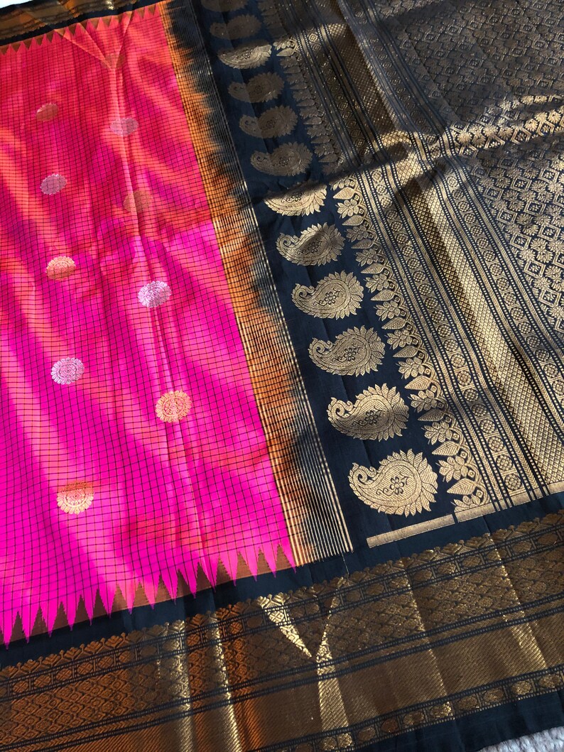 Pure Gadwal Handloom Silk Saree Pure Silk Saree RaniZaver Saree Gadwal Pure Silk Saree in Pink and Black Border