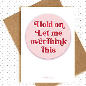 Wacht even - Laat me dit overdenken - A6 humorkaart - vriend zus moeder vader broer partner tante oom typografie roze rode slogan
