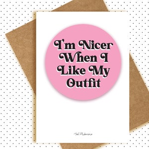 Je suis plus gentille quand j'aime ma tenue - une carte A6 juste parce que - mode - style drôle typographie effrontée amie rose - meilleure soeur maman