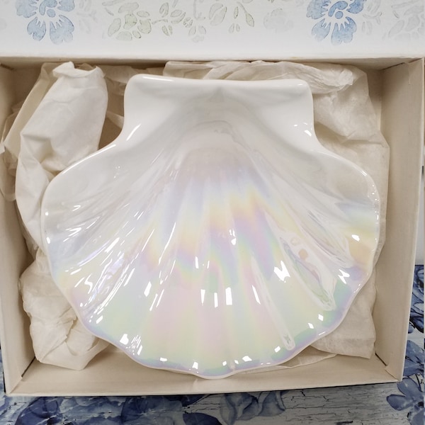 Wedgwood Nautilus Lustre shell shaped dish in original box