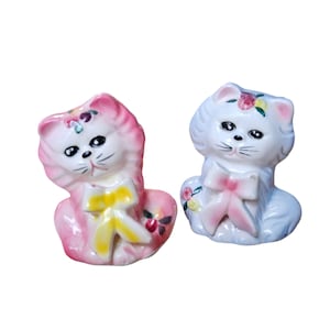 Kitsch Ceramic Kitten Salt and Pepper Shakers - Made in Japan