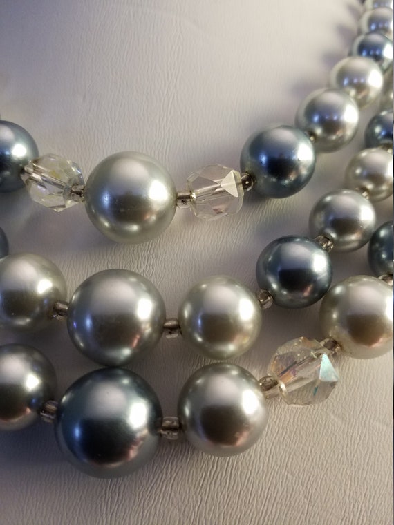 Faux pearl 3 strand gray tone necklace - image 3