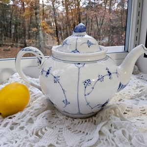 Bing and Grondalh Traditional Teapot Royal Coppenhagen Porcelain