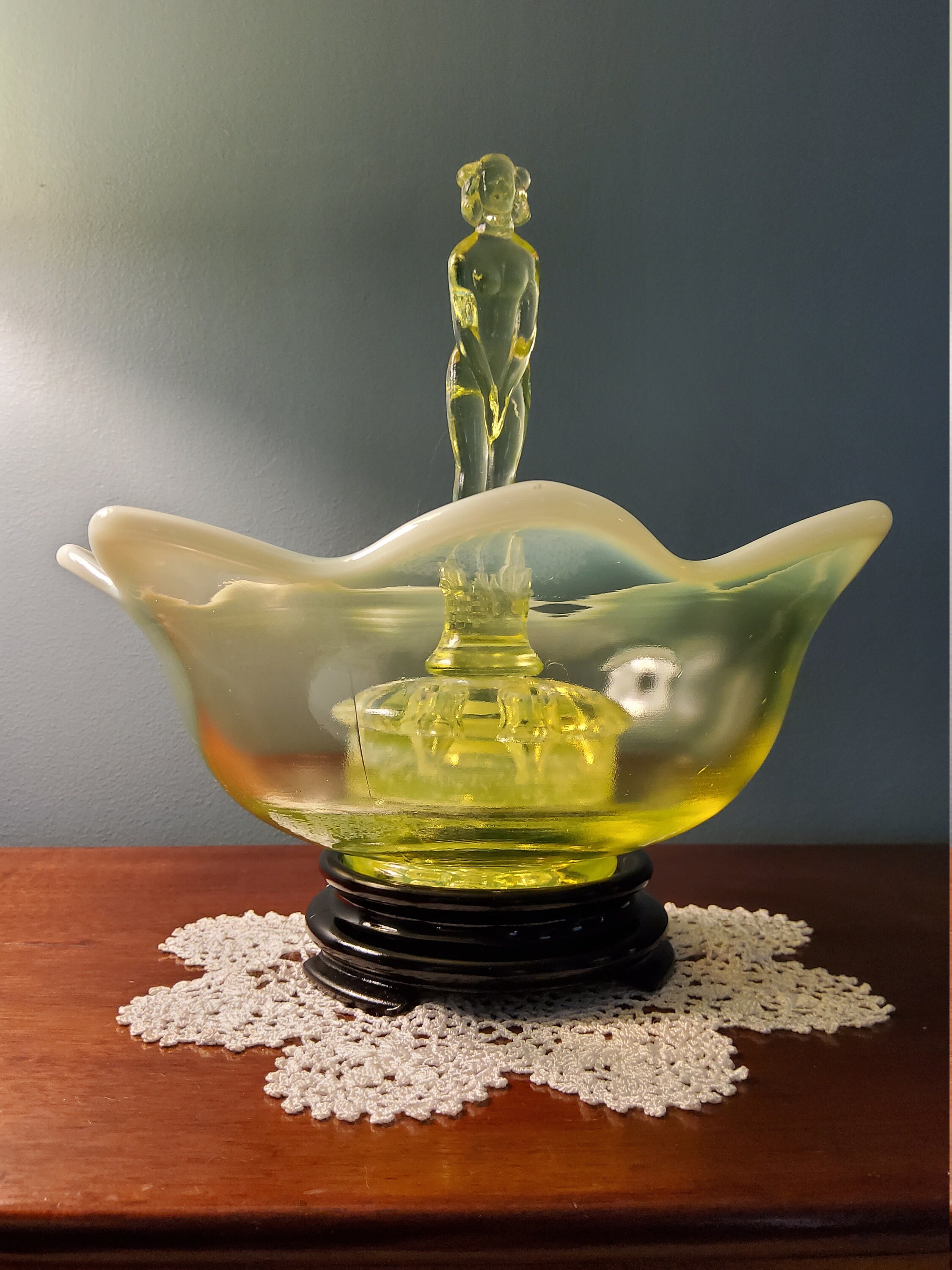 ジェファーソン　グラス　グリーンオパールセント　フェントン Antique Jefferson? Inverted Chevron Green Opalescent Glass