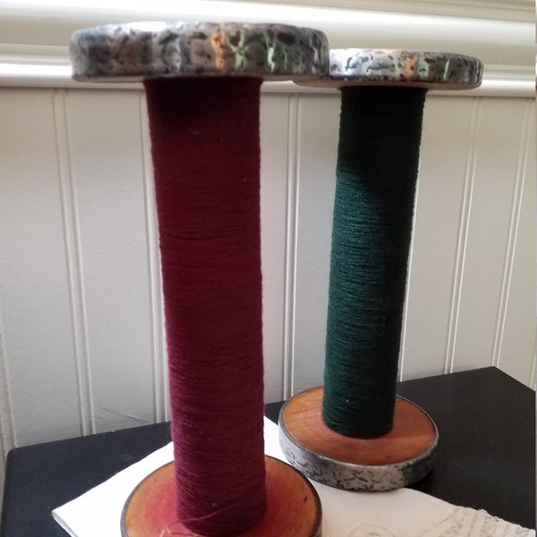 Textile bobbins/spools with thread