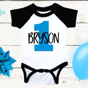 Primer cumpleaños personalizado, atuendo para primer cumpleaños de niño, cumpleañero, nombre del cumpleañero, pastel smash, camiseta de cumpleaños Black/White Short Sleeve Bodysuit