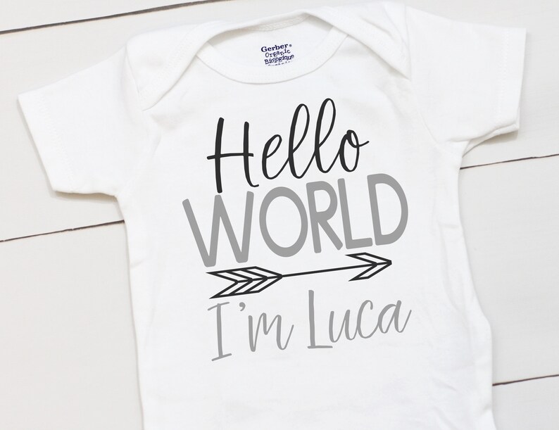 Hello World // Prénom personnalisé // Tenue à emporter // Tenue Coming Home // Hello World // Cadeau de naissance // Onesies® de marque image 3