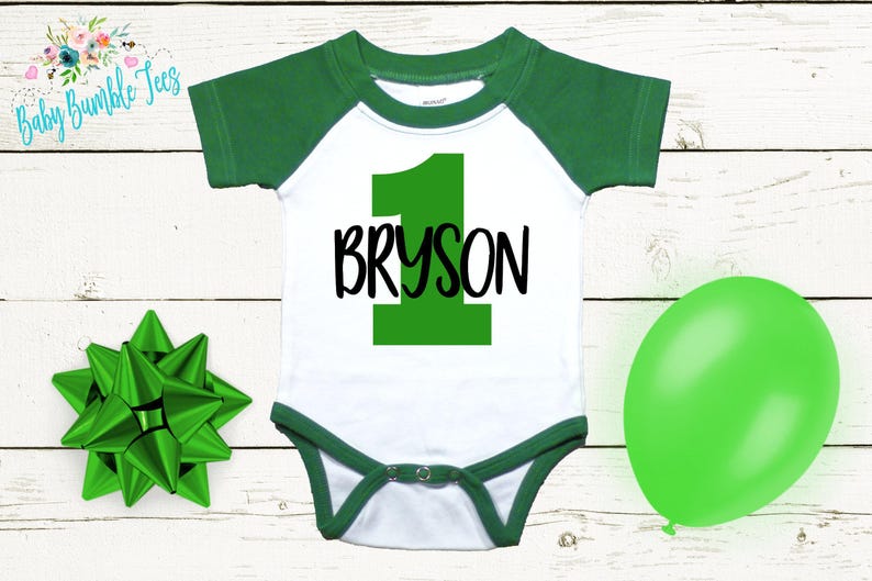 Primer cumpleaños personalizado, atuendo para primer cumpleaños de niño, cumpleañero, nombre del cumpleañero, pastel smash, camiseta de cumpleaños Green/White Short Sleeve Bodysuit