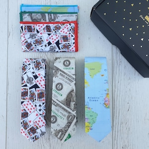Caja de regalo, CAJA DE REGALO para él, Set de regalo completo para él, Corbata, Pañuelos de bolsillo, Caja para padrinos de boda, Dólar, Mapa del mundo