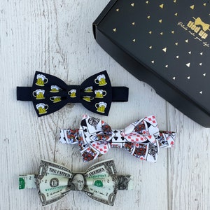 SCATOLA REGALO Per Lui, Set Regalo Completo Per Lui, Set Regalo Tre Papillon, Papillon Birra, Papillon Carte da Gioco, Papillon Dollaro, Scatola Groomsmen