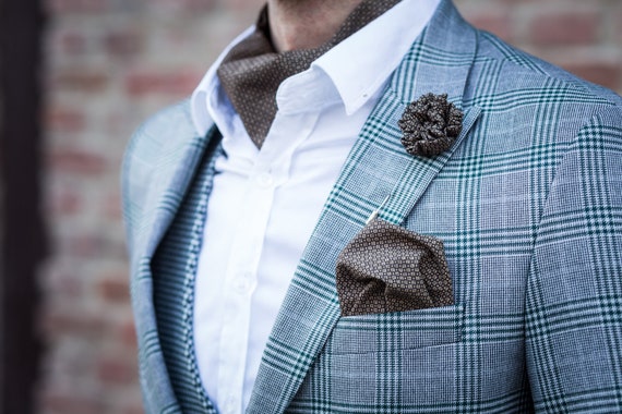 Cravatta Ascot modello marrone, Cravatta fatta a mano, Matrimonio,  Abbigliamento sposi, Cravatta cravatta Ascot modello marrone, Ascot  matrimonio, DAY Cravat - Etsy Italia