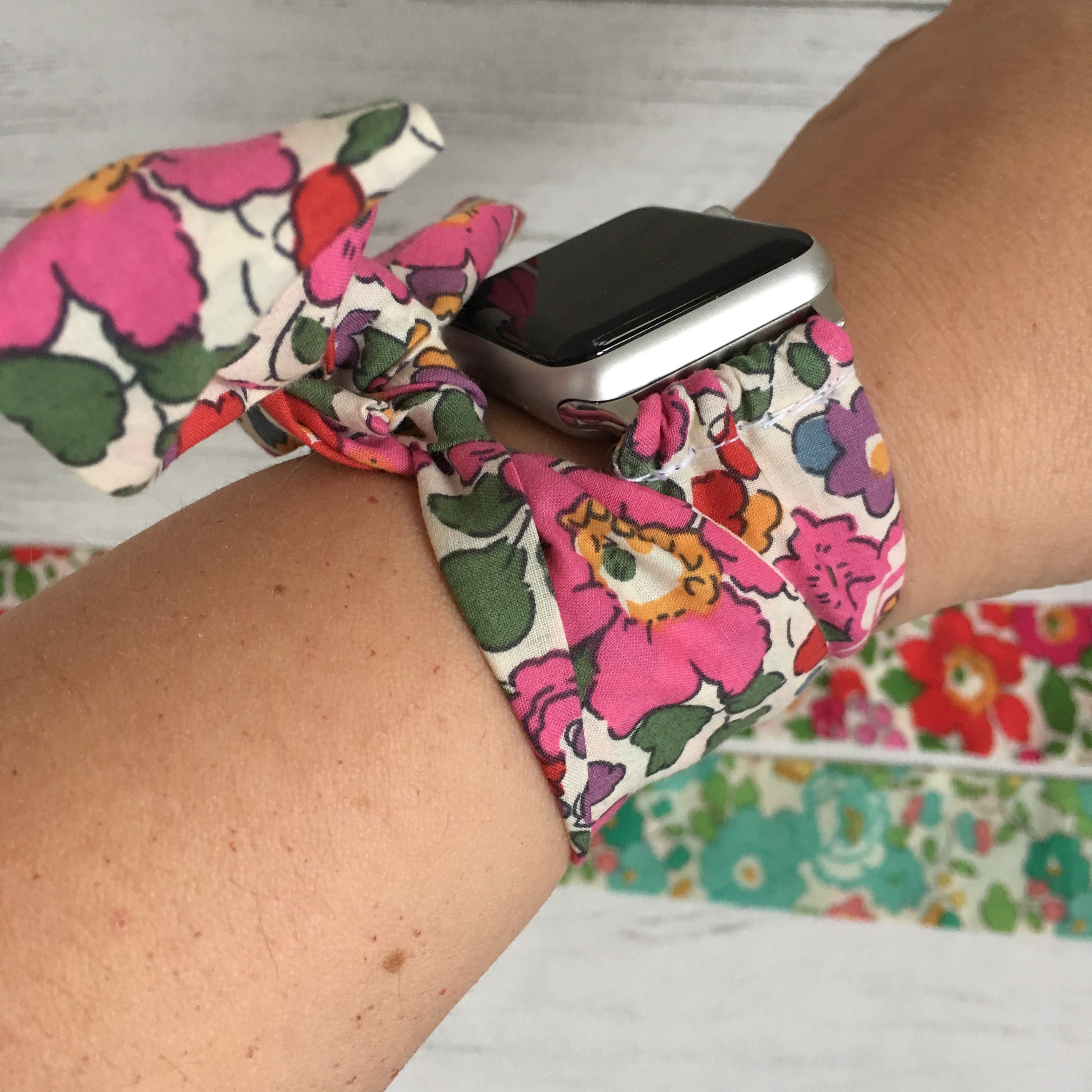 Apple fitbit band discount