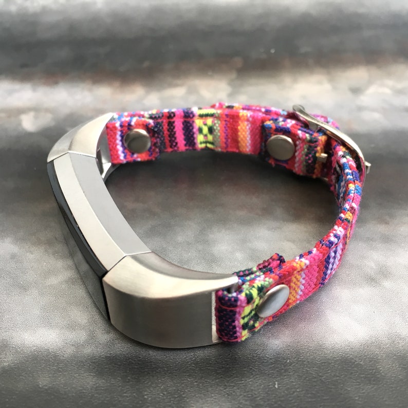 fitbit charge 3 apple watch 4
