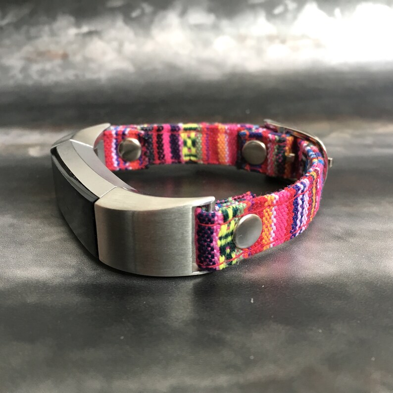 fitbit charge 3 apple watch 4