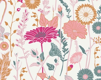 Può includere: Un tessuto bianco con un motivo ripetitivo di fiori rosa, rossi e dorati. I fiori sono stilizzati e hanno un aspetto vintage. Il tessuto è perfetto per progetti di artigianato, quilting e arredamento della casa.