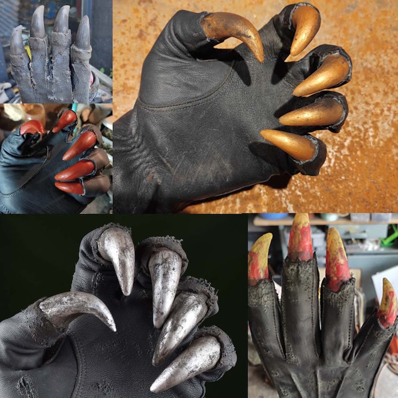 Op de afbeelding: Vier verschillende paar handschoenen met klauwen. De klauwen zijn gemaakt van verschillende materialen, waaronder metaal, plastic en rubber. De handschoenen zijn allemaal zwart en hebben een versleten uitstraling.