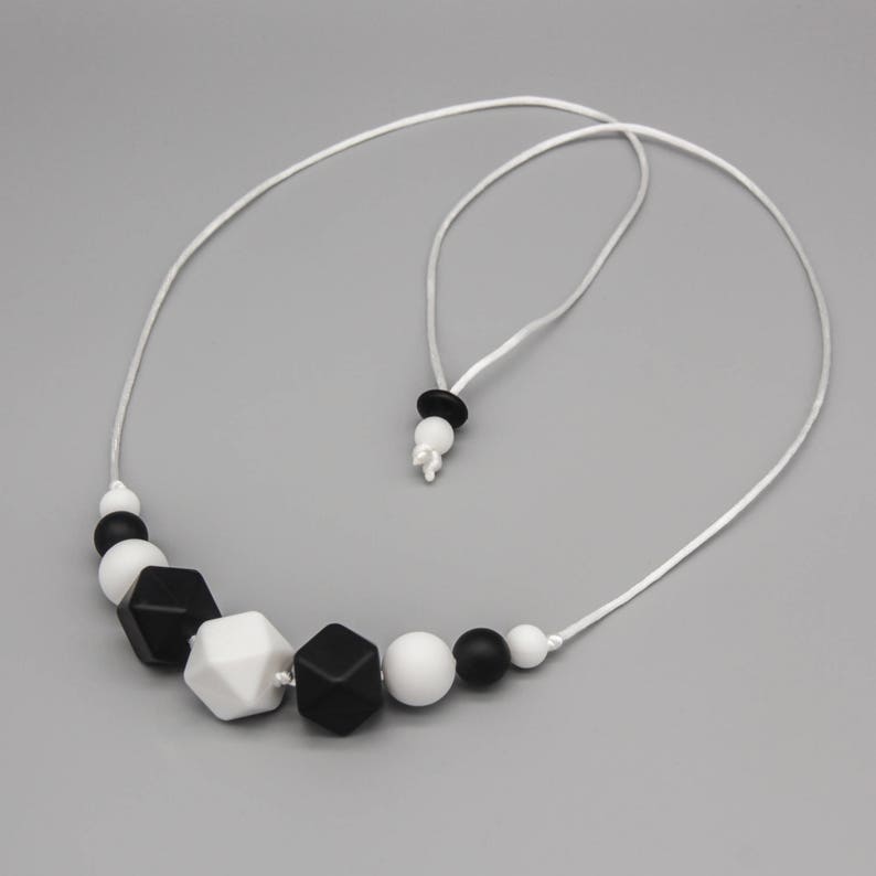 NecklaceStill Chain black /& White silicone Jewelry