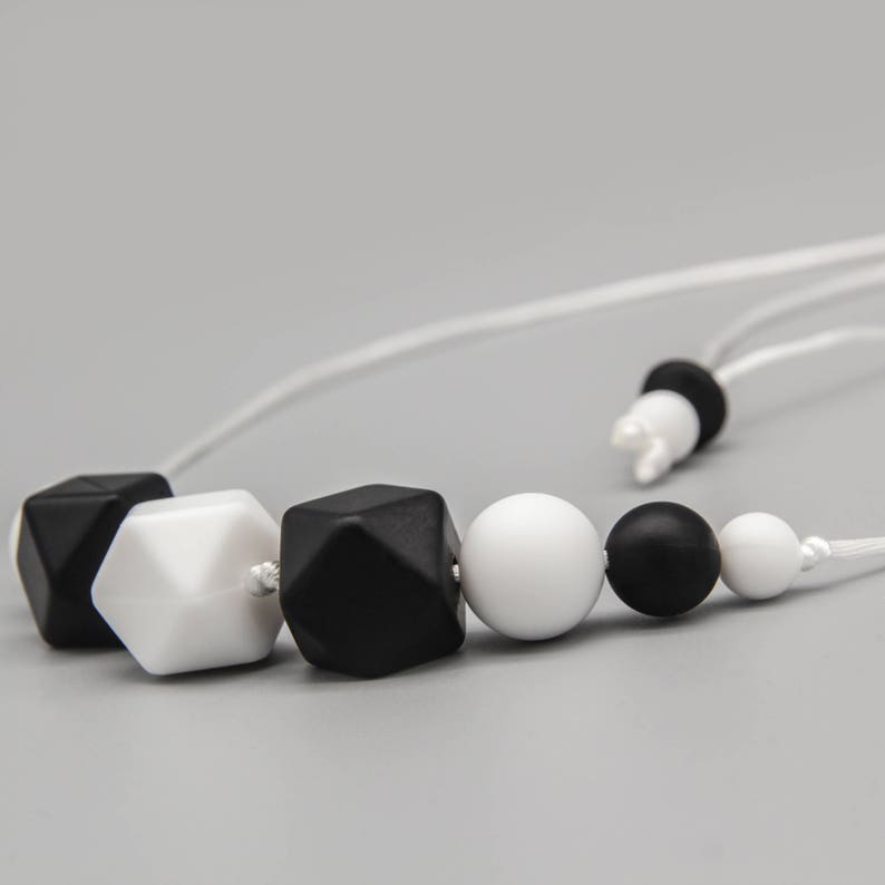 NecklaceStill Chain black /& White silicone Jewelry