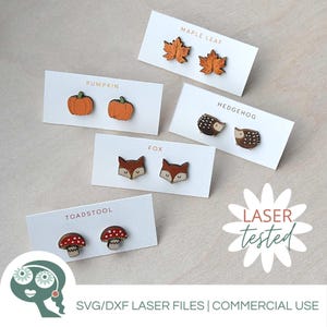 Puede incluir: Pendientes de madera con diseños otoñales: calabazas, hojas de arce, erizos, zorros y setas. Cada par se muestra en una tarjeta blanca. La imagen también incluye el texto "LASER tested" y "SVG/DXF LASER FILES | COMMERCIAL USE."