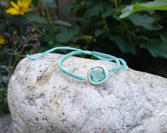 Knotted bracelet with facet charm - turquoise/silver